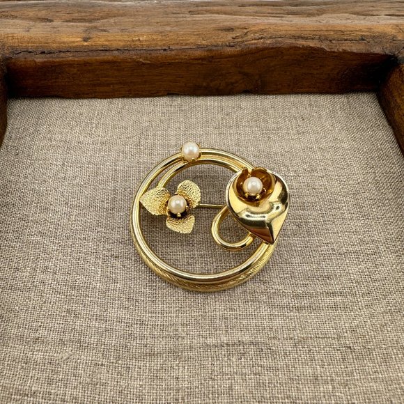 Vintage Round 3 Faux Pearls Textured Gold Tone Leaf Flower Brooch 1.5" - Picture 8 of 9